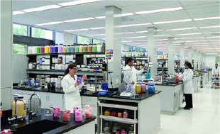2005: Avon abre una instalación de investigación y desarrollo en NY