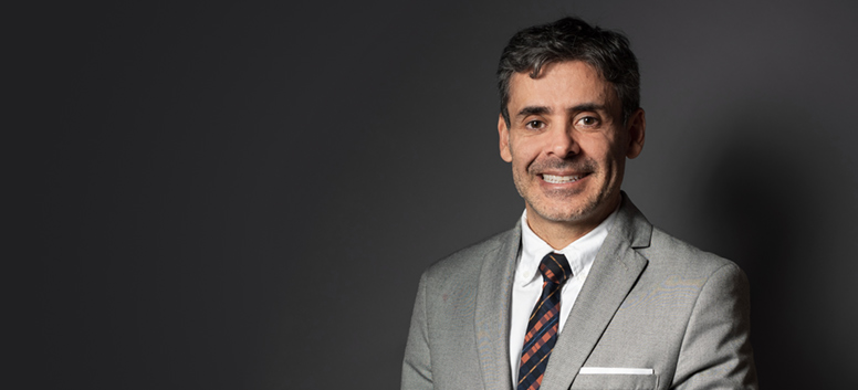 Juan Posada, Gerente General Avon Ecuador